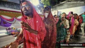 Read more about the article Men Dancing Garba in Sarees: A 200-Year-Old Tradition Goes Viral