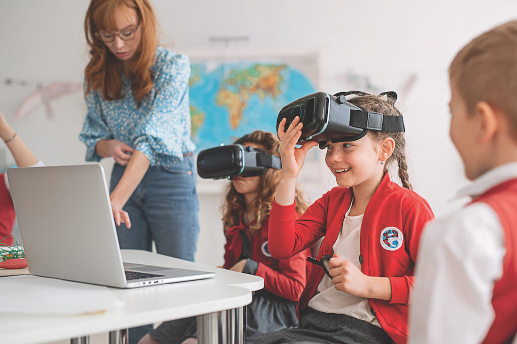 Read more about the article Teachers Study How Virtual Reality Is Changing Classroom Learning