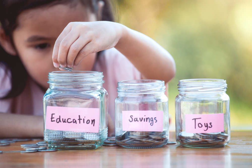 Read more about the article Experts Explain How Pocket Money Teaches Children About Saving and Spending