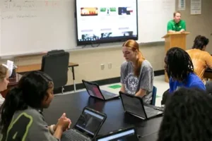 Read more about the article Learning History Helps Students Understand the World Better