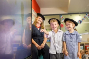 Read more about the article Curiosity Helps Students Become Better Learners