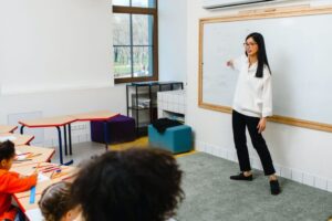 Read more about the article Experts Explain Why Listening Skills Help Students Learn Better