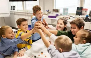 Read more about the article Working in Groups Helps Students Learn Better