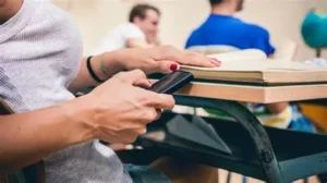 Read more about the article Using Mobile Phones Wisely Helps Students Stay Focused
