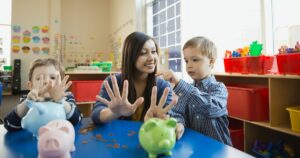 Read more about the article Learning to Manage Pocket Money Helps Students Become Financially Responsible