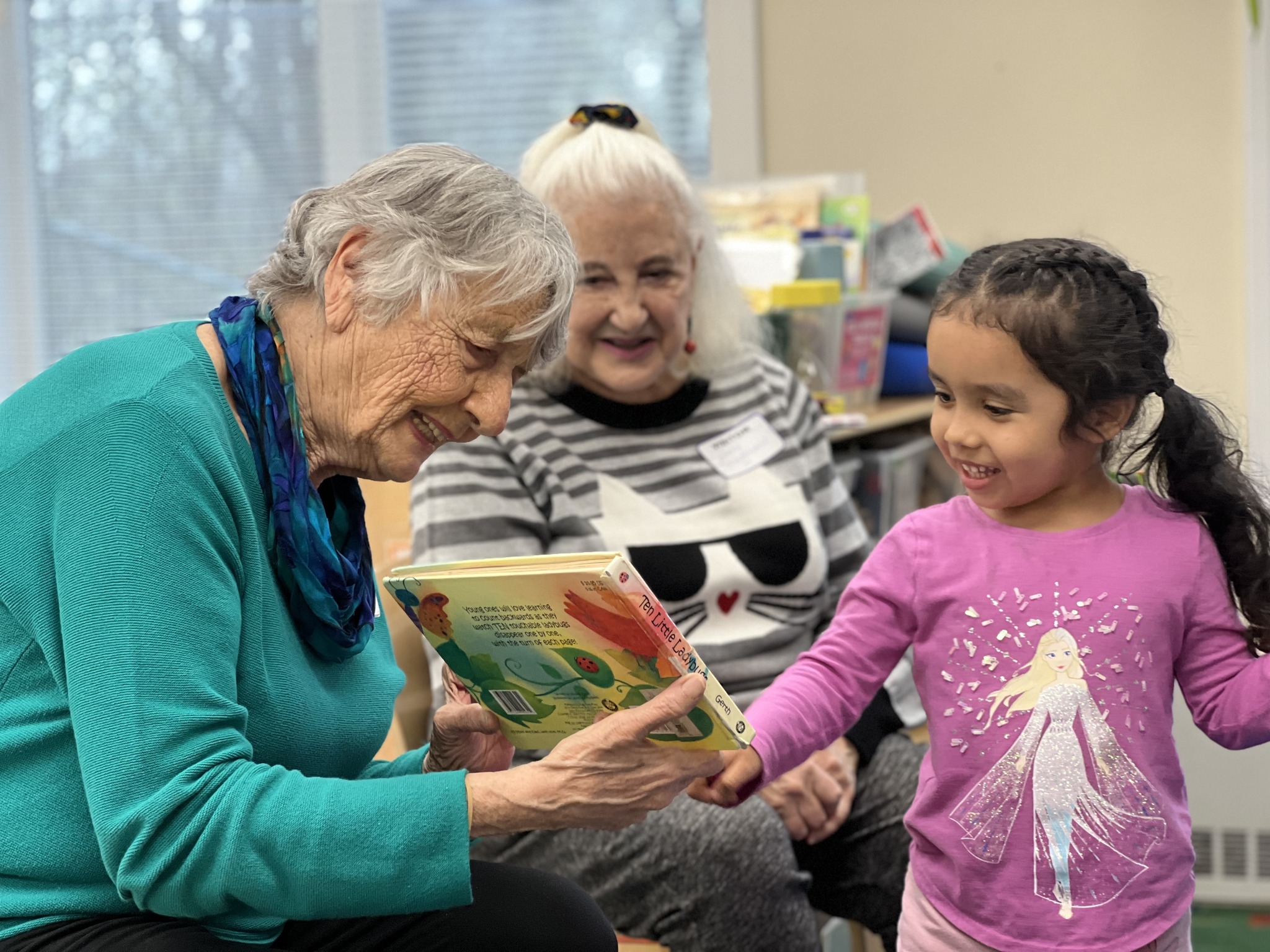 You are currently viewing The Importance of Volunteer Reading: Sharing Knowledge, Spreading Joy