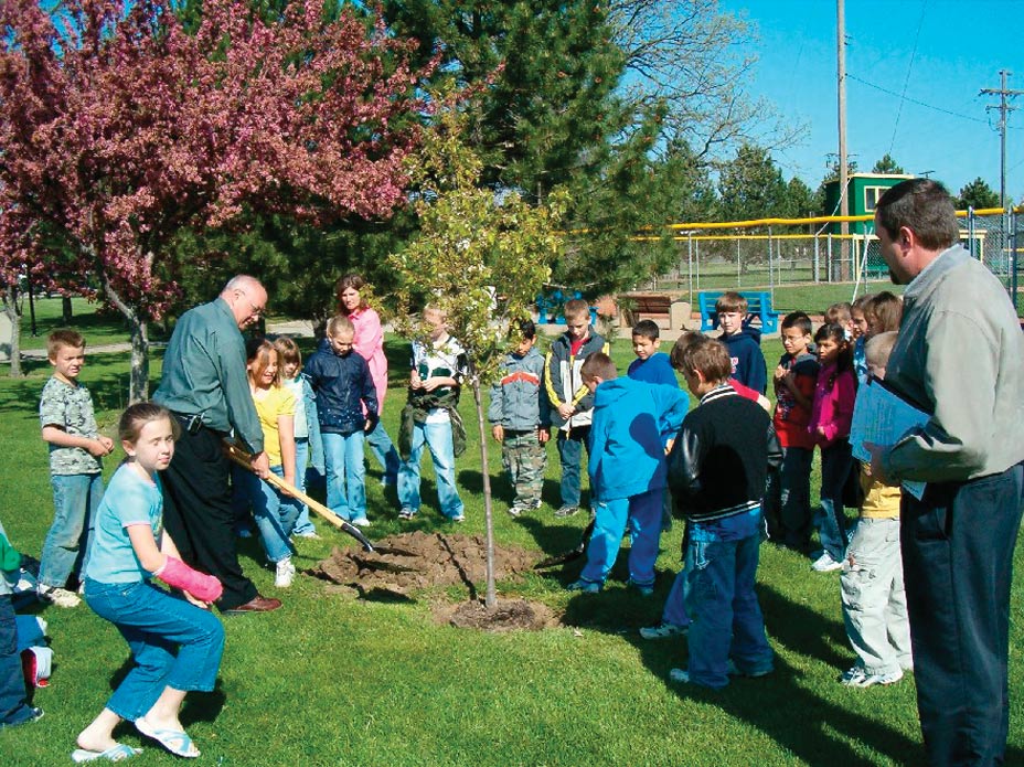 You are currently viewing Learning to Care for Public Places Helps Students Become Responsible Citizens