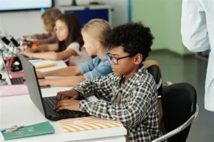Read more about the article Learning Basic Computer Skills Is Important for Students